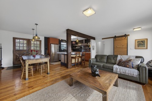 22 Rice Drive, King, ON - Indoor Photo Showing Living Room
