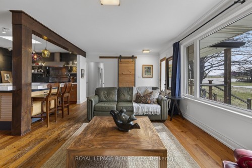 22 Rice Drive, King, ON - Indoor Photo Showing Living Room