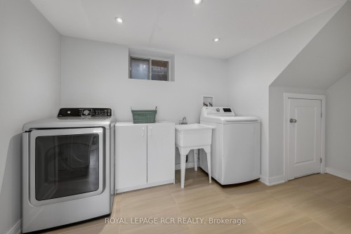 22 Rice Drive, King, ON - Indoor Photo Showing Laundry Room