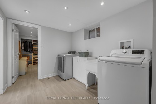 22 Rice Drive, King, ON - Indoor Photo Showing Laundry Room
