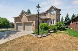 12 Mccullough Court  Barrie, ON L4N 8M3