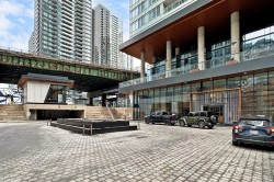 805-17 Bathurst Street  Toronto, ON M5V 0N1