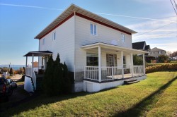 549  - 551 Rue St-Laurent  Saint-Siméon, QC G0T 1X0