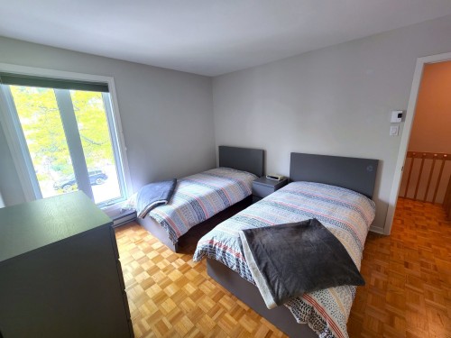 Chambre à coucher - 1077 Rue Rochon, Montréal (Saint-Laurent), QC - Indoor Photo Showing Bedroom