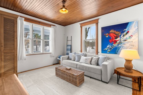 Salon - 2916Z Côte St-Charles, Saint-Lazare, QC 