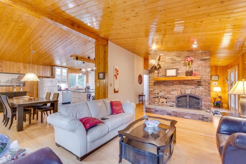 Vue d'ensemble - 6 Rue De L'Abitibi, Cantley, QC - Indoor Photo Showing Living Room With Fireplace