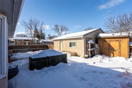 46 Finestone St, Winnipeg, MB 