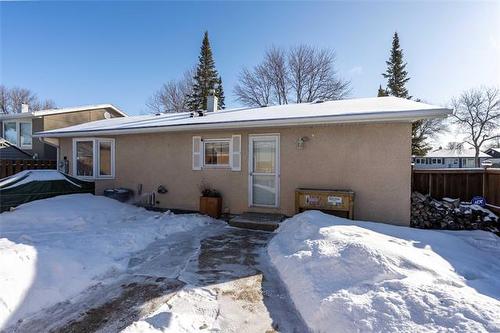 46 Finestone St, Winnipeg, MB 