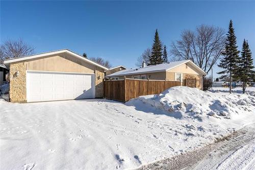 46 Finestone St, Winnipeg, MB 