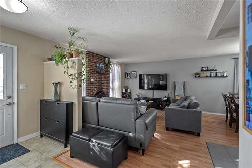 46 Finestone St, Winnipeg, MB 