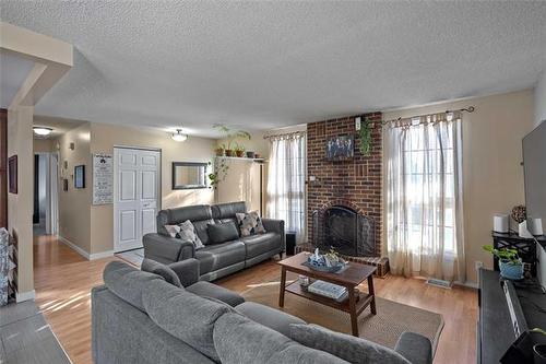 46 Finestone St, Winnipeg, MB 