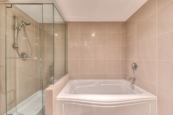 Salle de bains attenante à la CCP - 