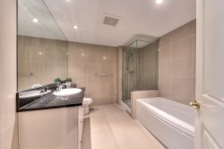 Salle de bains attenante à la CCP - 