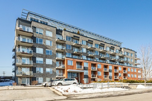 210-100 Rue Cartier  Saint-Lambert, QC J4R 0A3