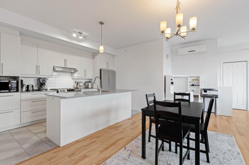 Dining Room - 210-100 Rue Cartier, Saint-Lambert, QC - Indoor