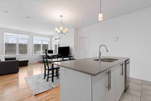 Kitchen - 210-100 Rue Cartier, Saint-Lambert, QC - Indoor