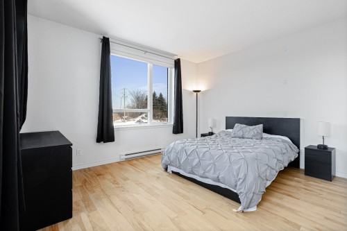 Bedroom - 210-100 Rue Cartier, Saint-Lambert, QC - Indoor Photo Showing Bedroom
