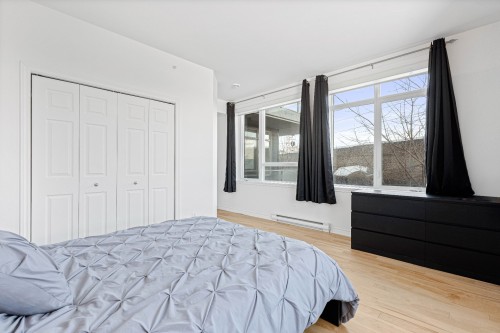 Bedroom - 210-100 Rue Cartier, Saint-Lambert, QC - Indoor Photo Showing Bedroom