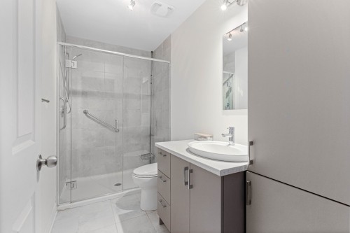 Bathroom - 210-100 Rue Cartier, Saint-Lambert, QC - Indoor Photo Showing Bathroom