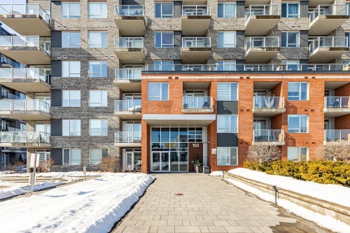 Entry - 210-100 Rue Cartier, Saint-Lambert, QC - Outdoor With Balcony With Facade
