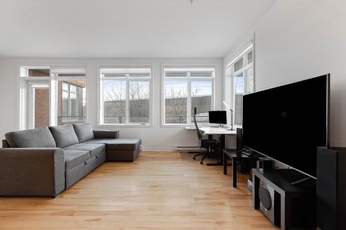Living Room - 210-100 Rue Cartier, Saint-Lambert, QC - Indoor Photo Showing Living Room