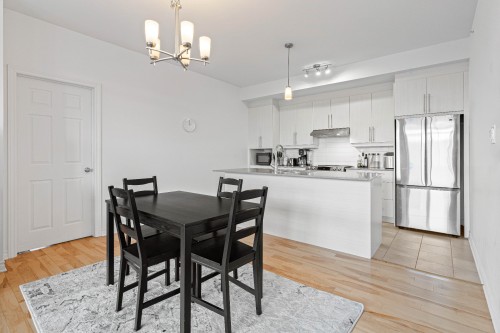 Dining Room - 210-100 Rue Cartier, Saint-Lambert, QC - Indoor