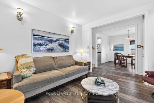 710 Rennie Street, Hamilton, ON - Indoor Photo Showing Living Room