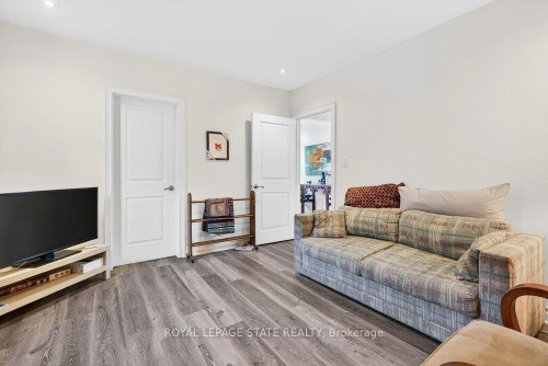 710 Rennie Street, Hamilton, ON - Indoor Photo Showing Living Room