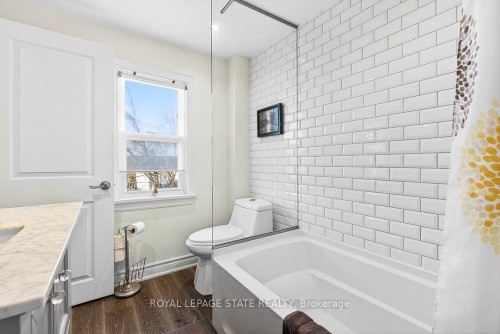 710 Rennie Street, Hamilton, ON - Indoor Photo Showing Bathroom