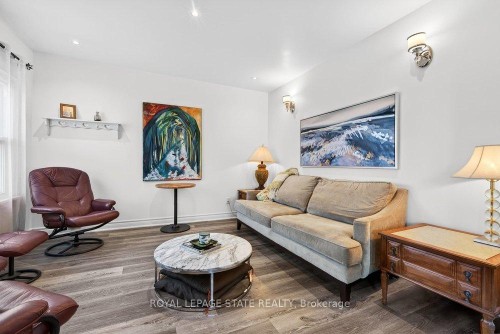 710 Rennie Street, Hamilton, ON - Indoor Photo Showing Living Room