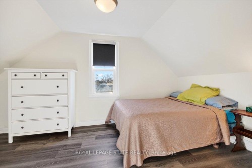 710 Rennie Street, Hamilton, ON - Indoor Photo Showing Bedroom