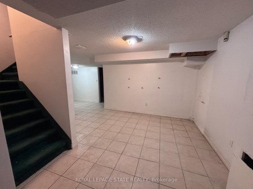 15 Strada Boulevard, St. Catharines, ON - Indoor Photo Showing Other Room