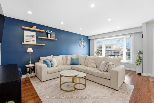 48 Champlain Avenue, Hamilton, ON - Indoor Photo Showing Living Room