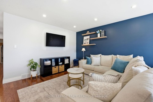 48 Champlain Avenue, Hamilton, ON - Indoor Photo Showing Living Room