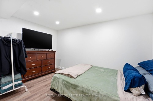 48 Champlain Avenue, Hamilton, ON - Indoor Photo Showing Bedroom