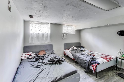 68 Harold Court, Hamilton, ON - Indoor Photo Showing Bedroom