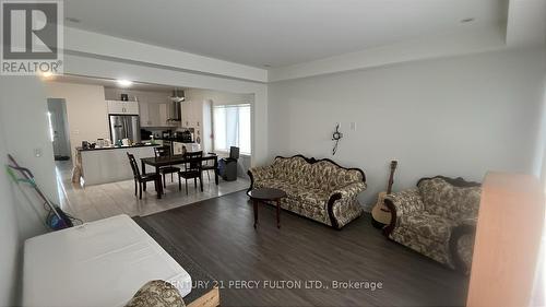 117 Juneberry Road, Thorold, ON - Indoor Photo Showing Living Room