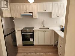 5 - 556 SPADINA CRESCENT  Toronto, ON M5S 2J9