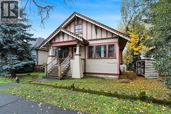 2652 Blackwood St  Victoria, BC V8T 3W3