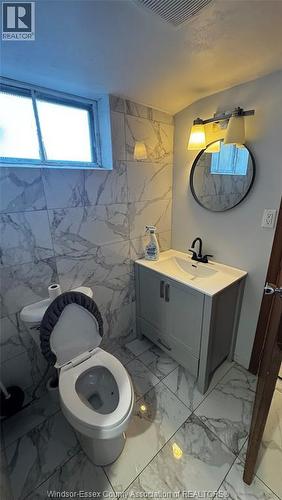 979 Arthur Unit# Lower, Windsor, ON - Indoor Photo Showing Bathroom