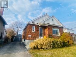 182 STACEY AVENUE  Oshawa, ON L1H 2J4