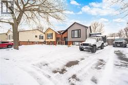 204 MEDINA Court  Oshawa, ON L1J 7E1