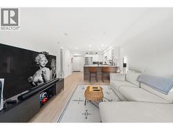 402 1519 CROWN STREET  Vancouver, BC V7J 1G6