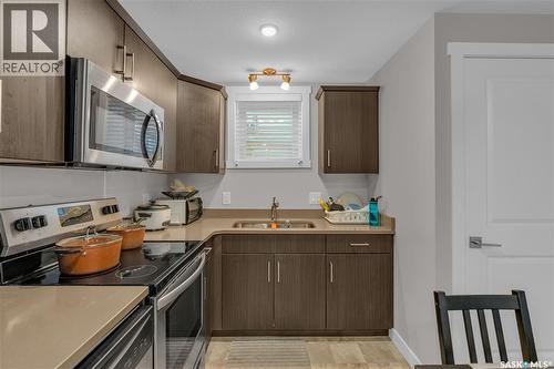 131 315 Dickson Crescent, Saskatoon, SK - Indoor Photo Showing Kitchen With Double Sink