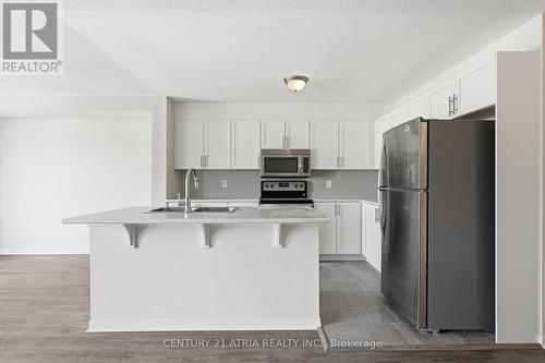 502 Radiant Private, Ottawa, ON - Indoor Photo Showing Kitchen With Stainless Steel Kitchen