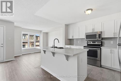 502 Radiant Private, Ottawa, ON - Indoor Photo Showing Kitchen