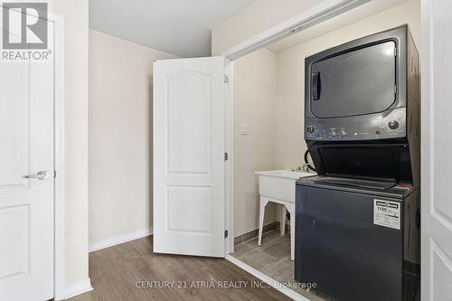 502 Radiant Private, Ottawa, ON - Indoor Photo Showing Laundry Room