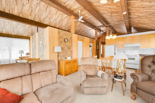 Salon - 1524 Rue Daniel, Prévost, QC - Indoor Photo Showing Living Room