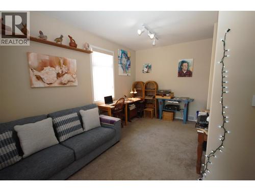 189 Willows Place, Oliver, BC - Indoor Photo Showing Living Room