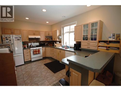 189 Willows Place, Oliver, BC - Indoor Photo Showing Kitchen With Double Sink